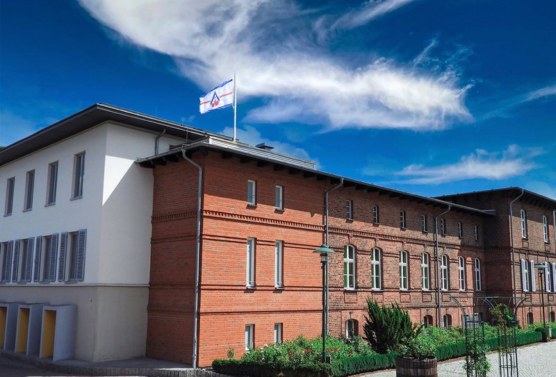 zeigt Rathausgebäude der Stadt Eggesin